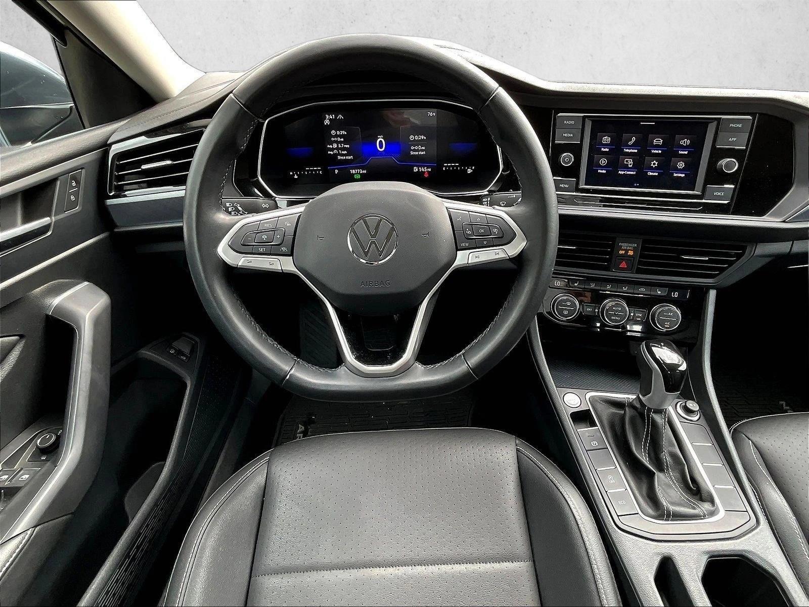 Thumbnail: 2024 Volkswagen Jetta - 3