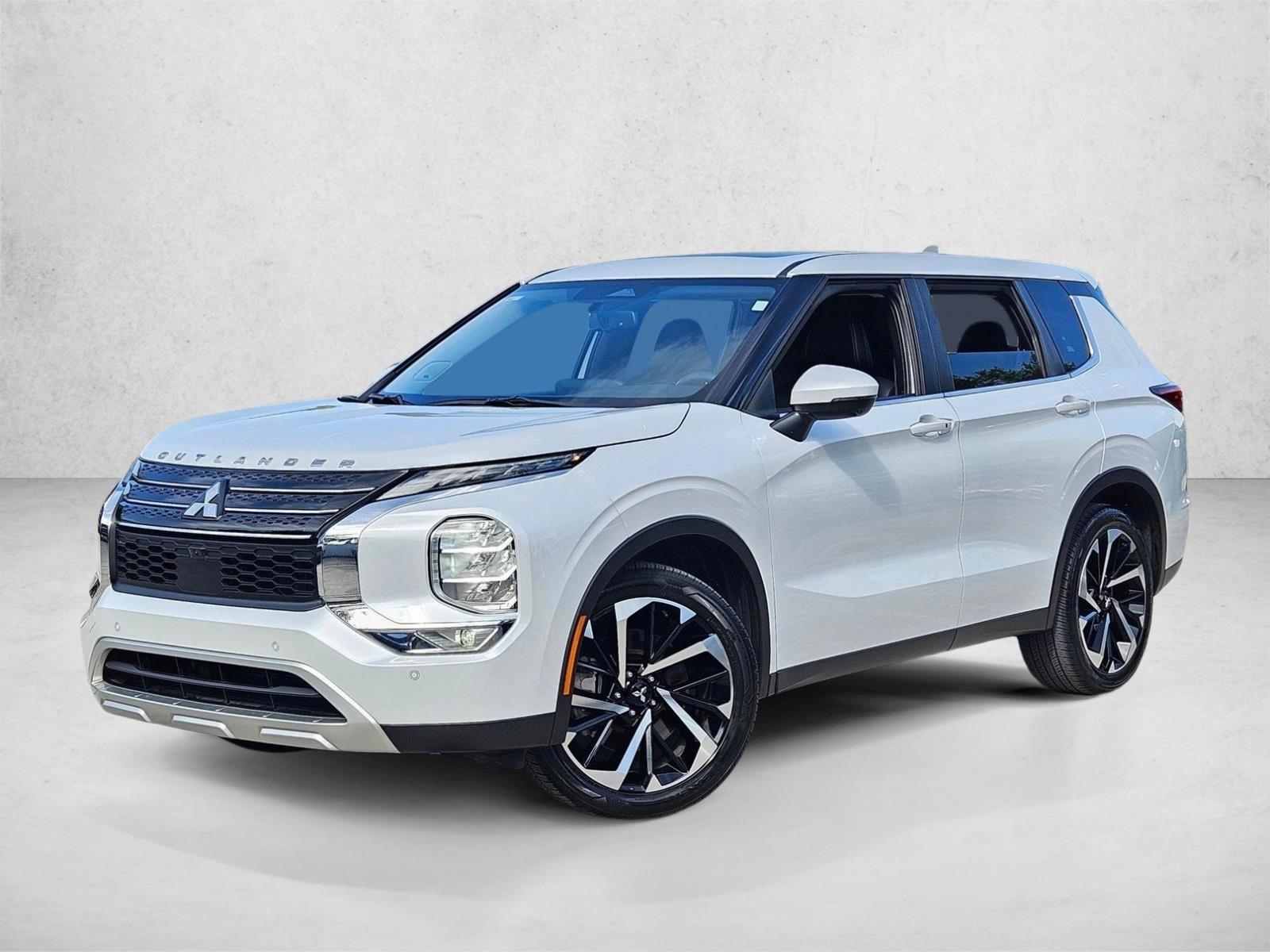 Thumbnail: 2023 Mitsubishi Outlander - 1