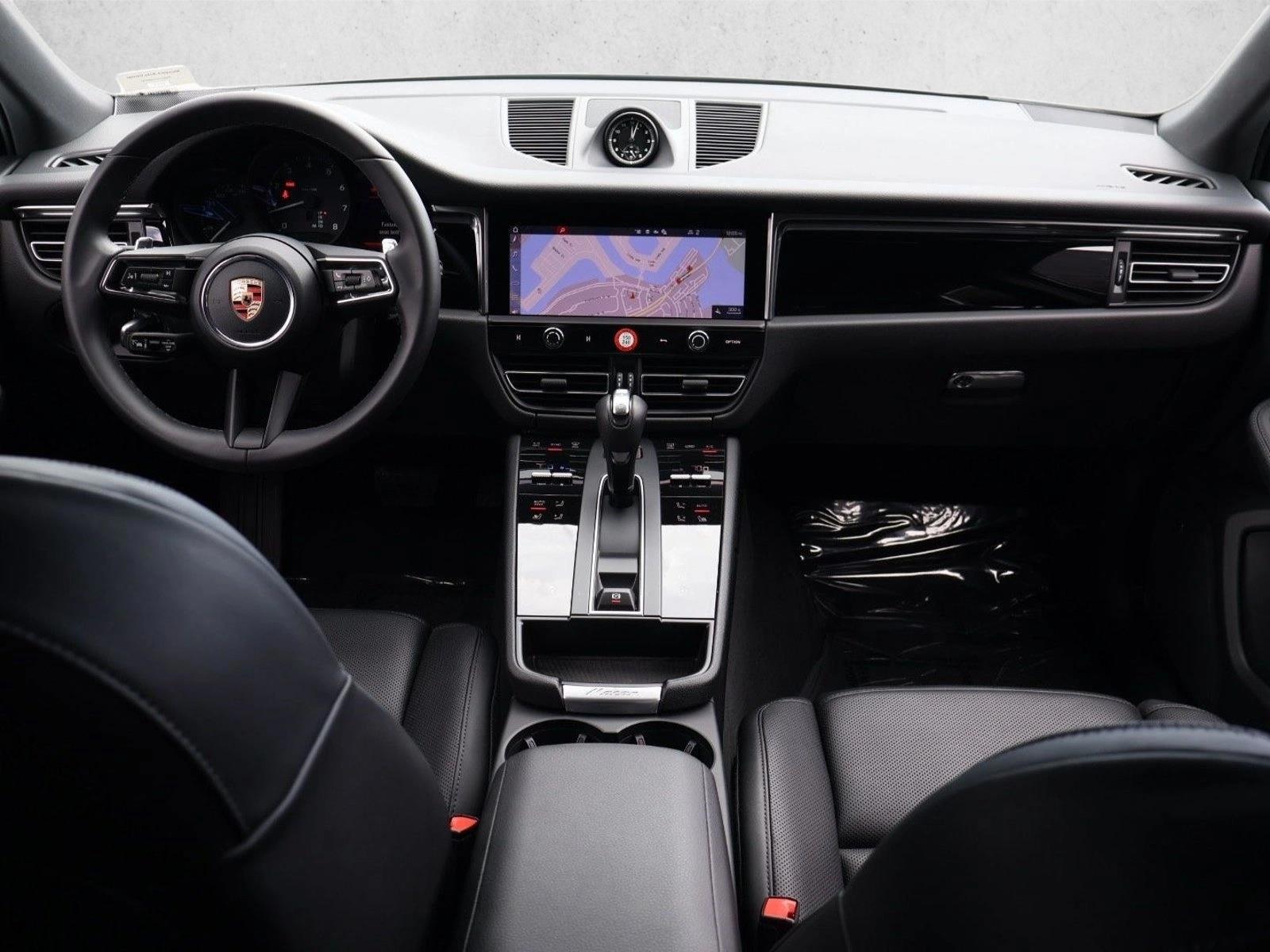 Thumbnail: 2026 Porsche Macan - 5