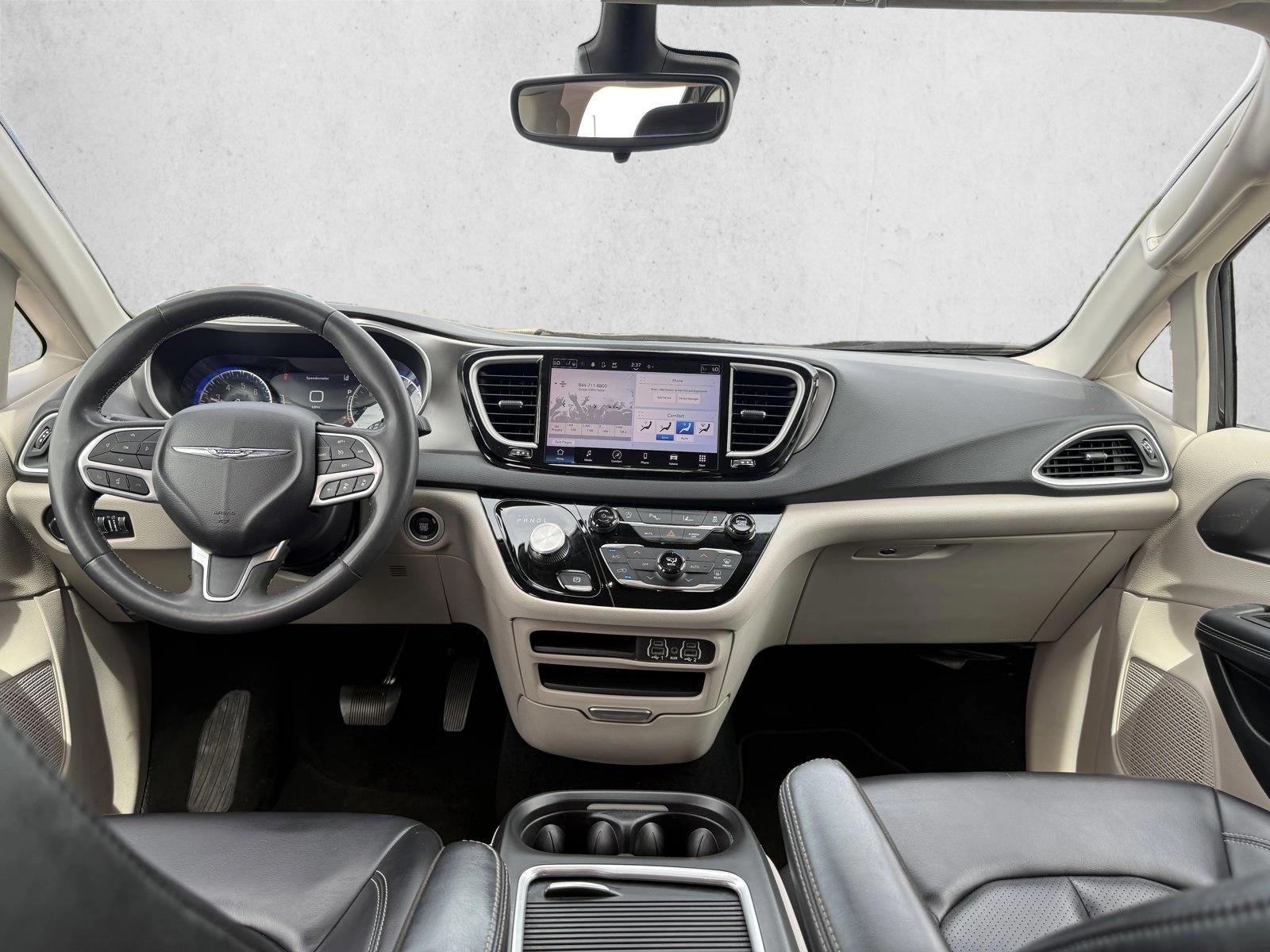 Thumbnail: 2023 Chrysler Pacifica - 3