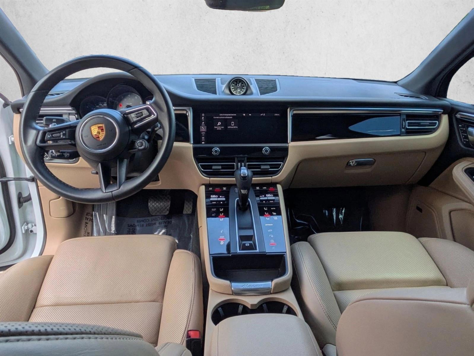 Thumbnail: 2022 Porsche Macan - 3