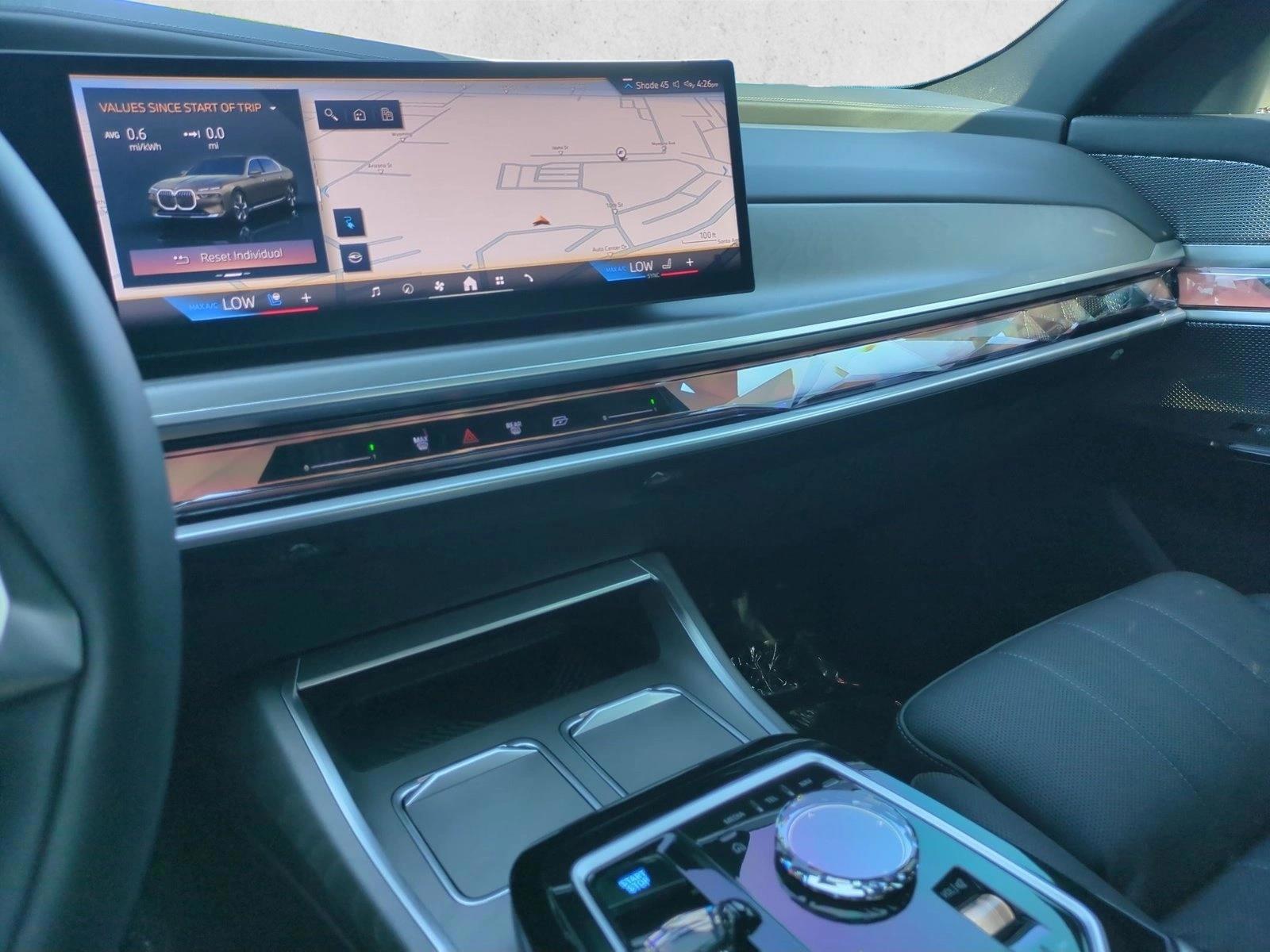 2025 BMW i7 50 - Photo 15