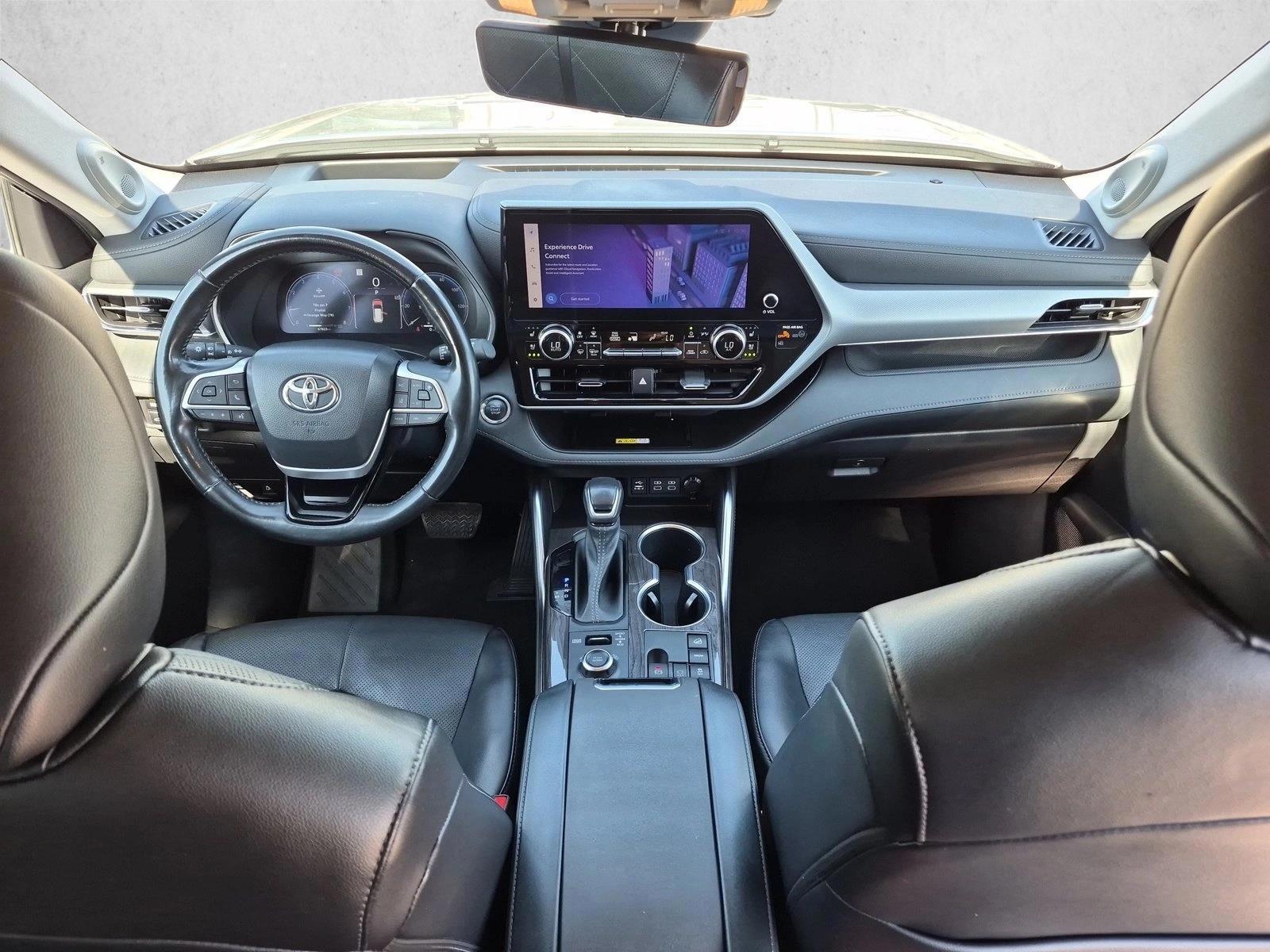 Thumbnail: 2023 Toyota Highlander - 3