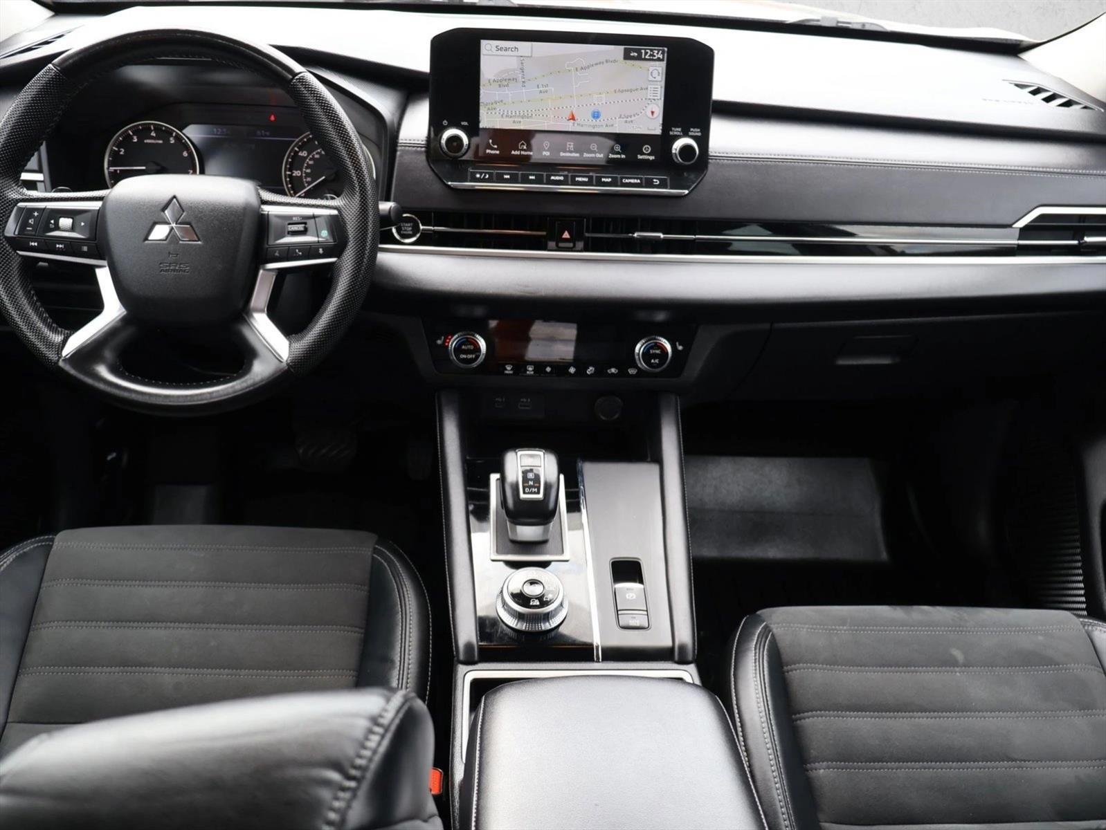 Thumbnail: 2023 Mitsubishi Outlander - 3