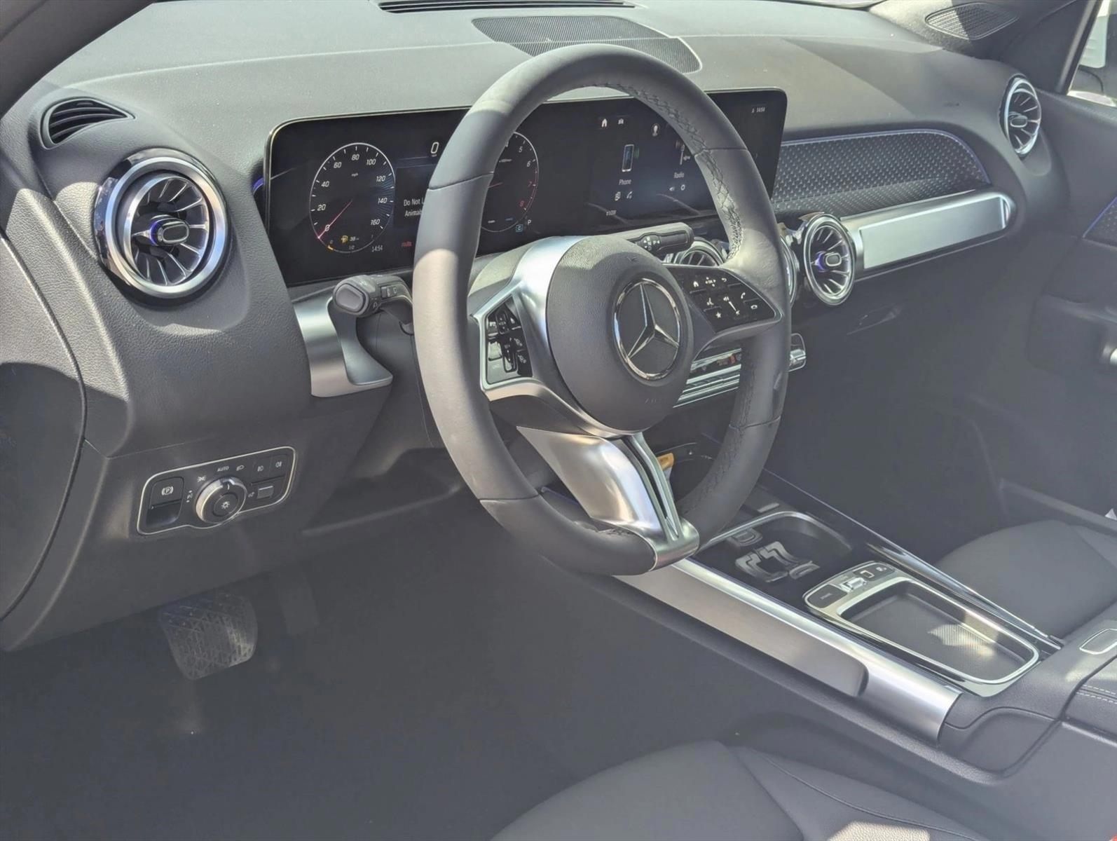 Thumbnail: 2026 Mercedes-Benz GLB - 3