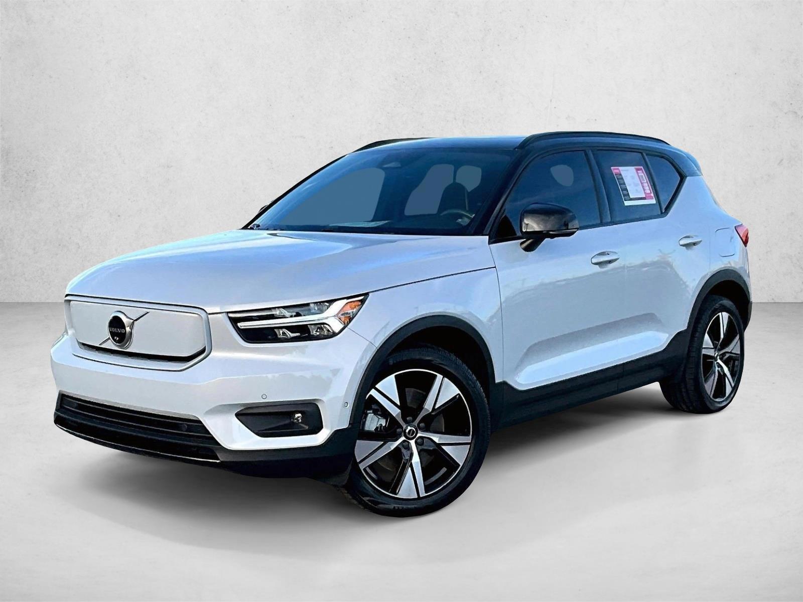 Thumbnail: 2022 Volvo XC40 - 1