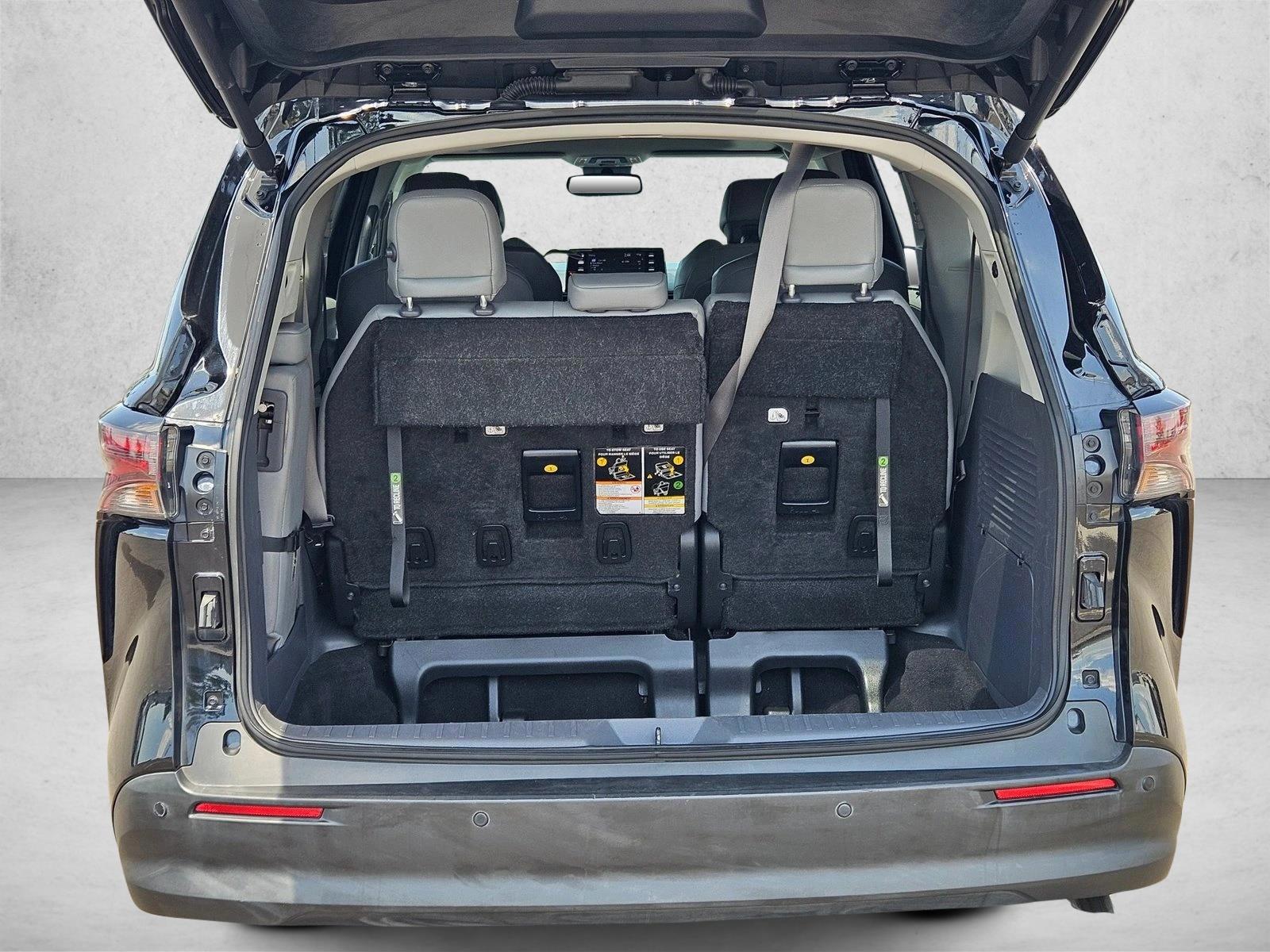 2023 Toyota Sienna XLE - Photo 6