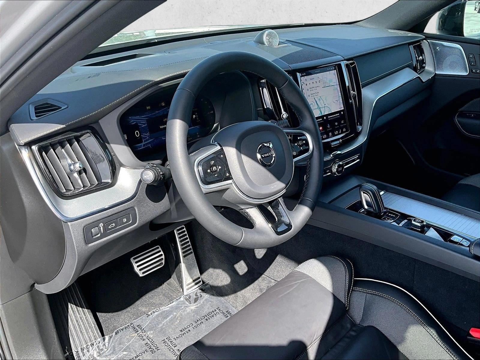 Thumbnail: 2022 Volvo XC60 - 4