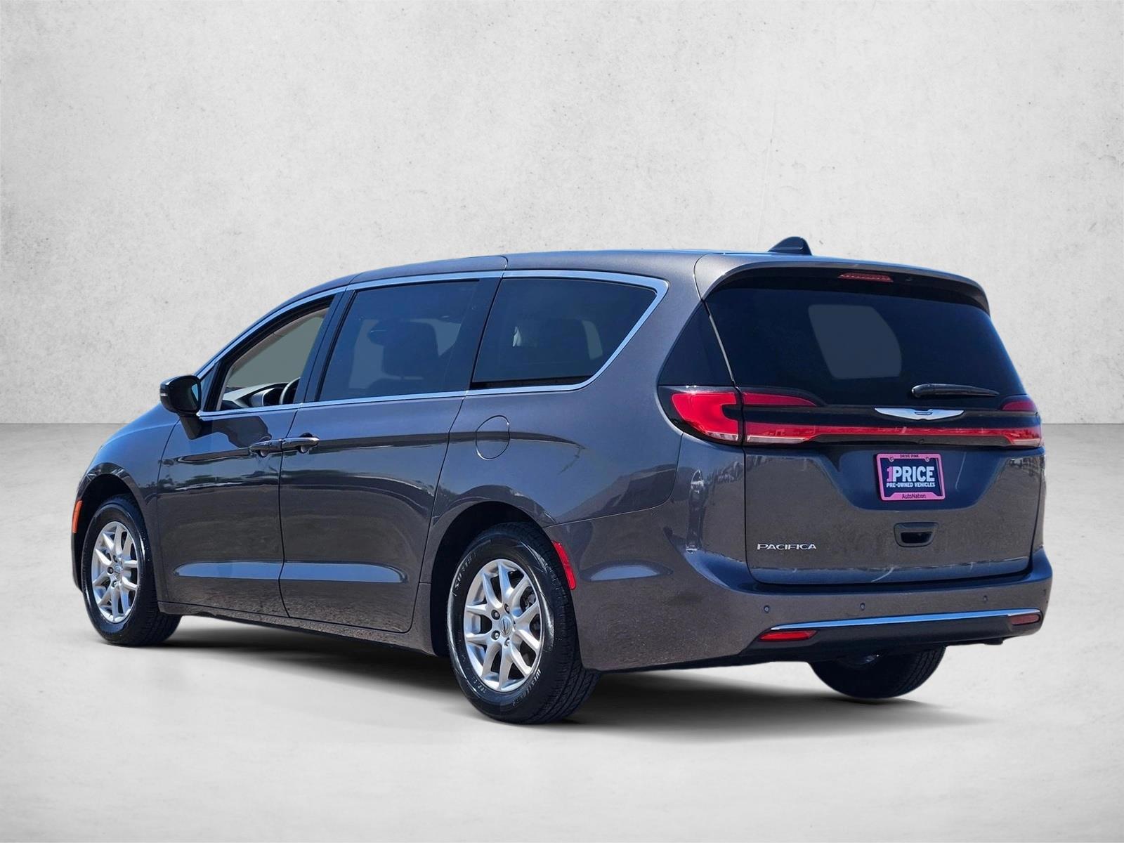 2023 Chrysler Pacifica Touring L - Photo 8
