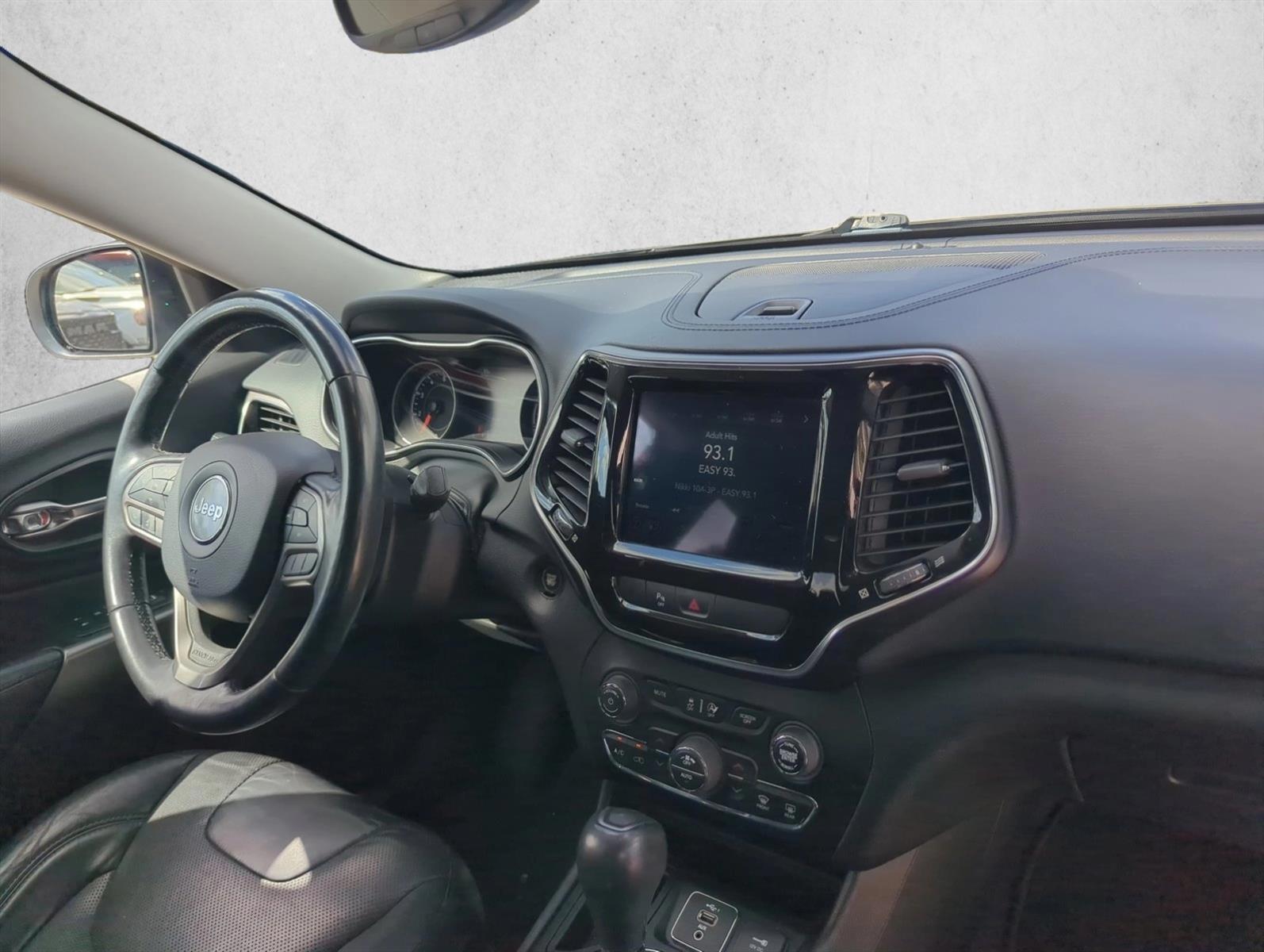 Thumbnail: 2020 Jeep Cherokee - 3