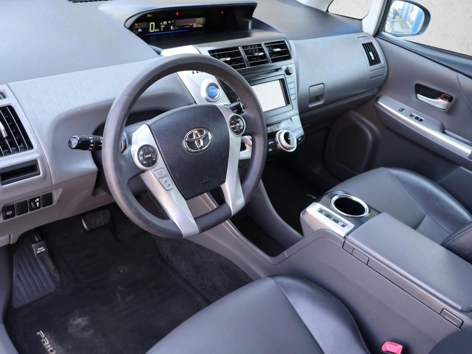 Thumbnail: 2012 Toyota Prius v - 3