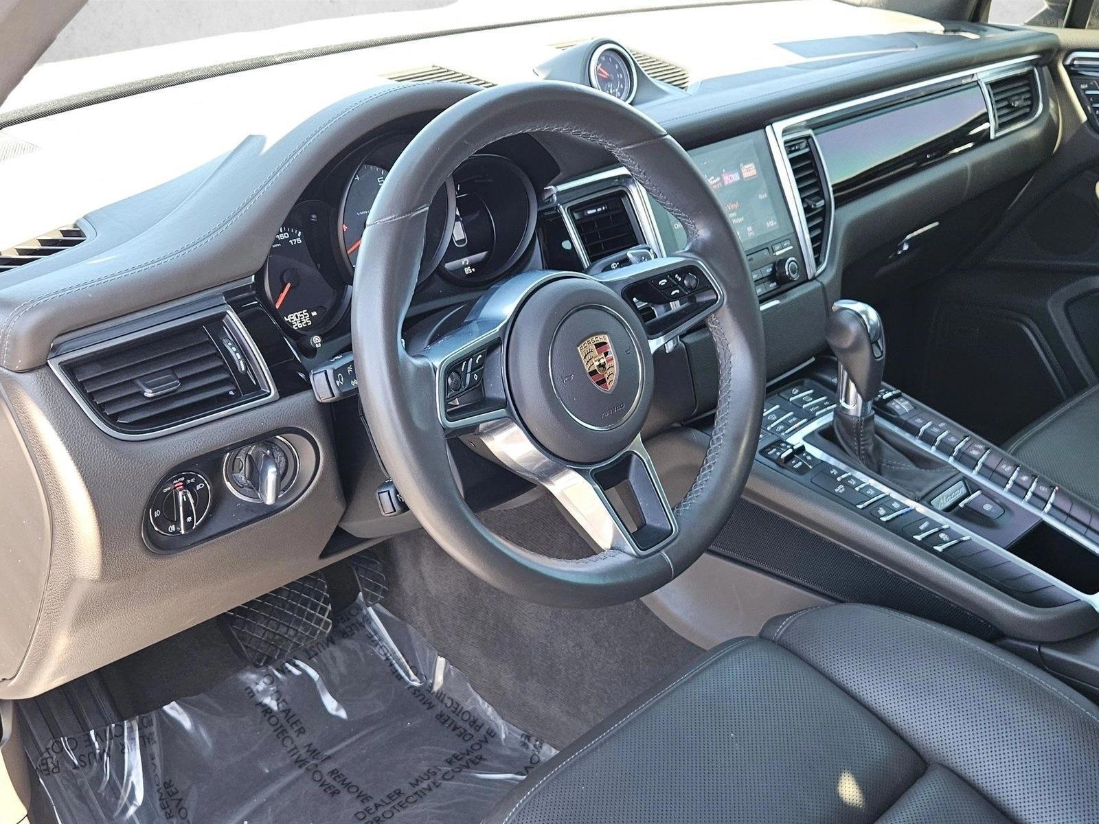Thumbnail: 2018 Porsche Macan - 3