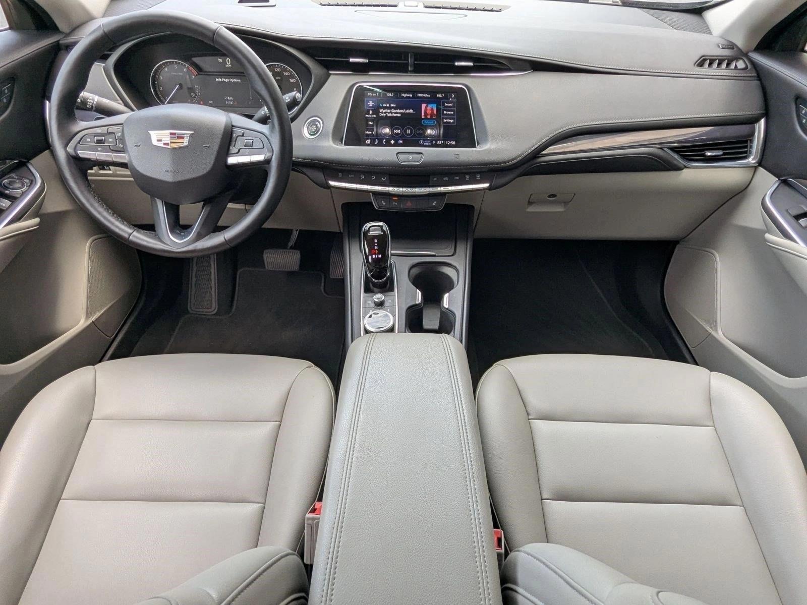 Thumbnail: 2021 Cadillac XT4 - 4