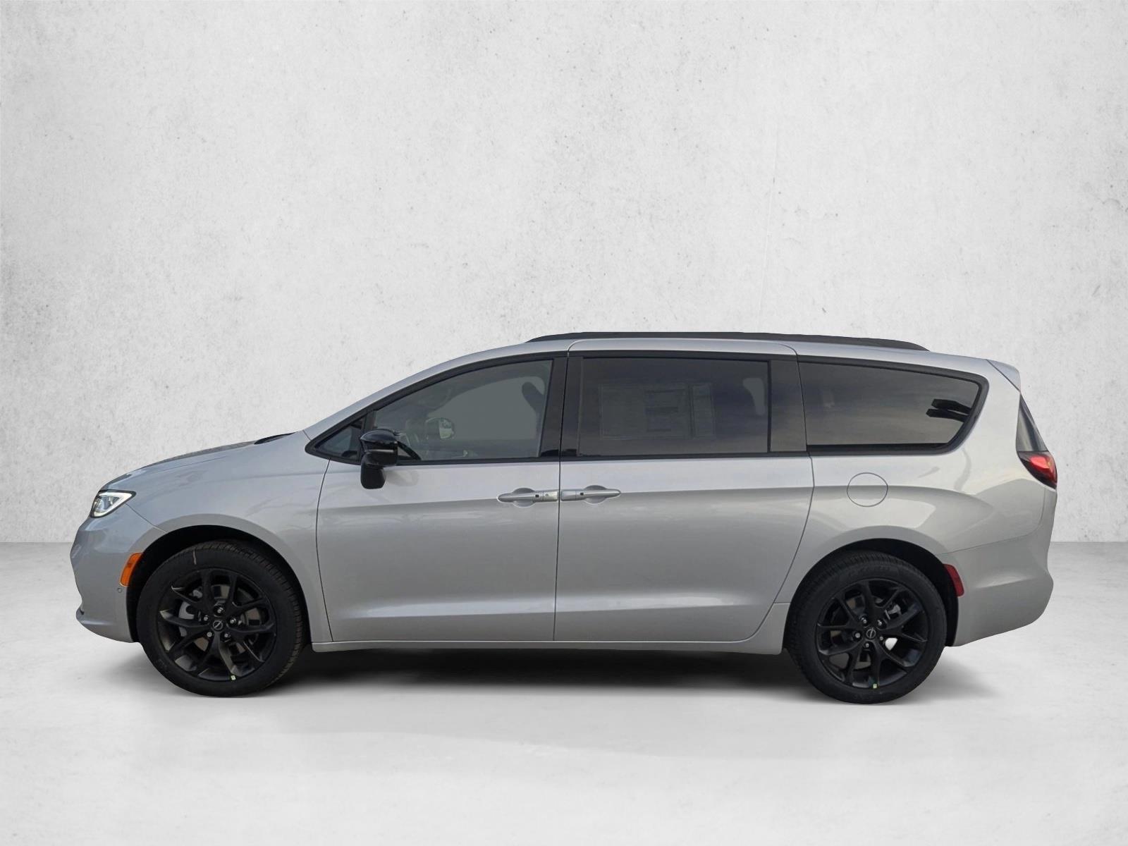 Thumbnail: 2026 Chrysler Pacifica - 2
