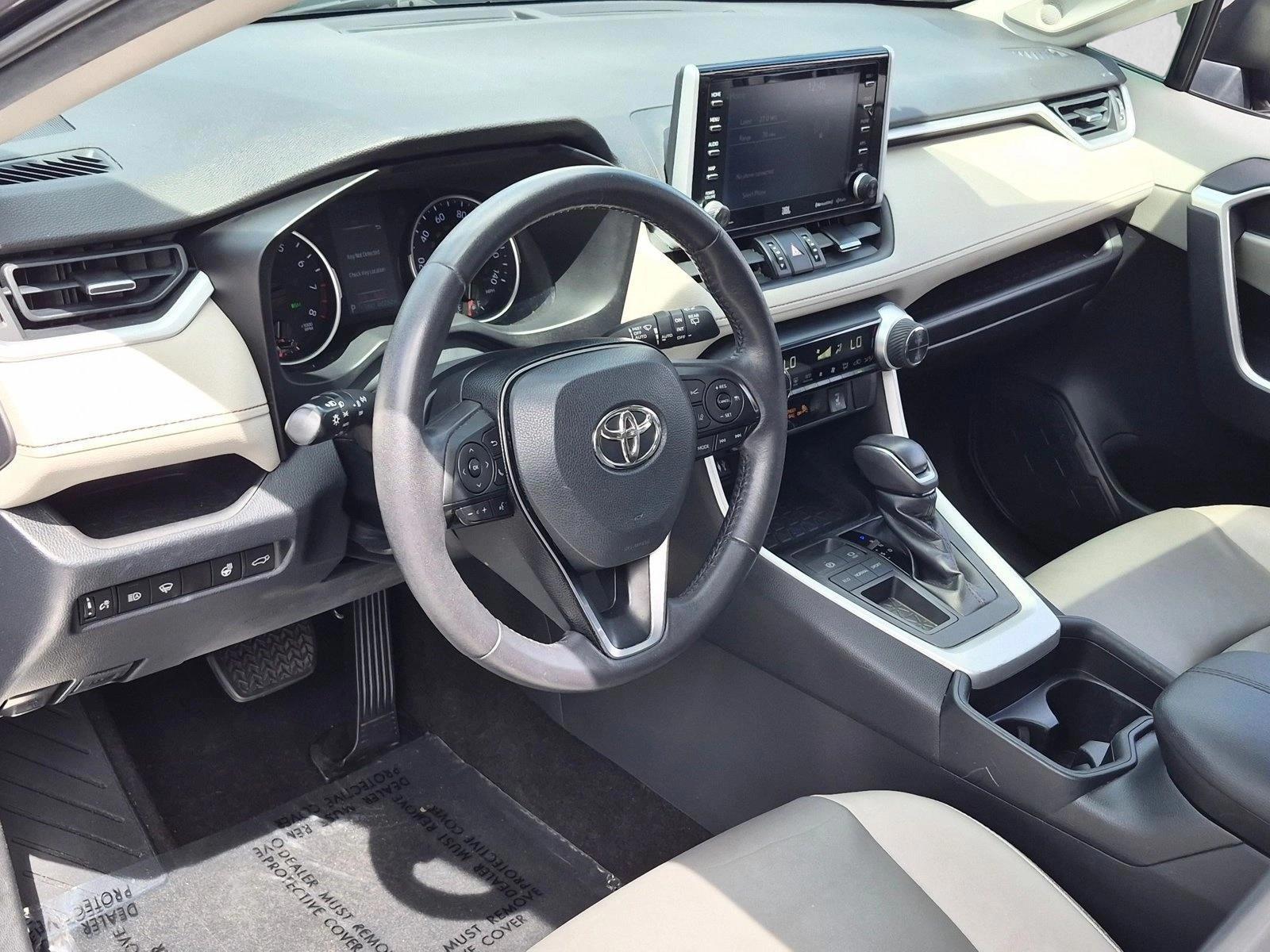 Thumbnail: 2019 Toyota RAV4 - 3