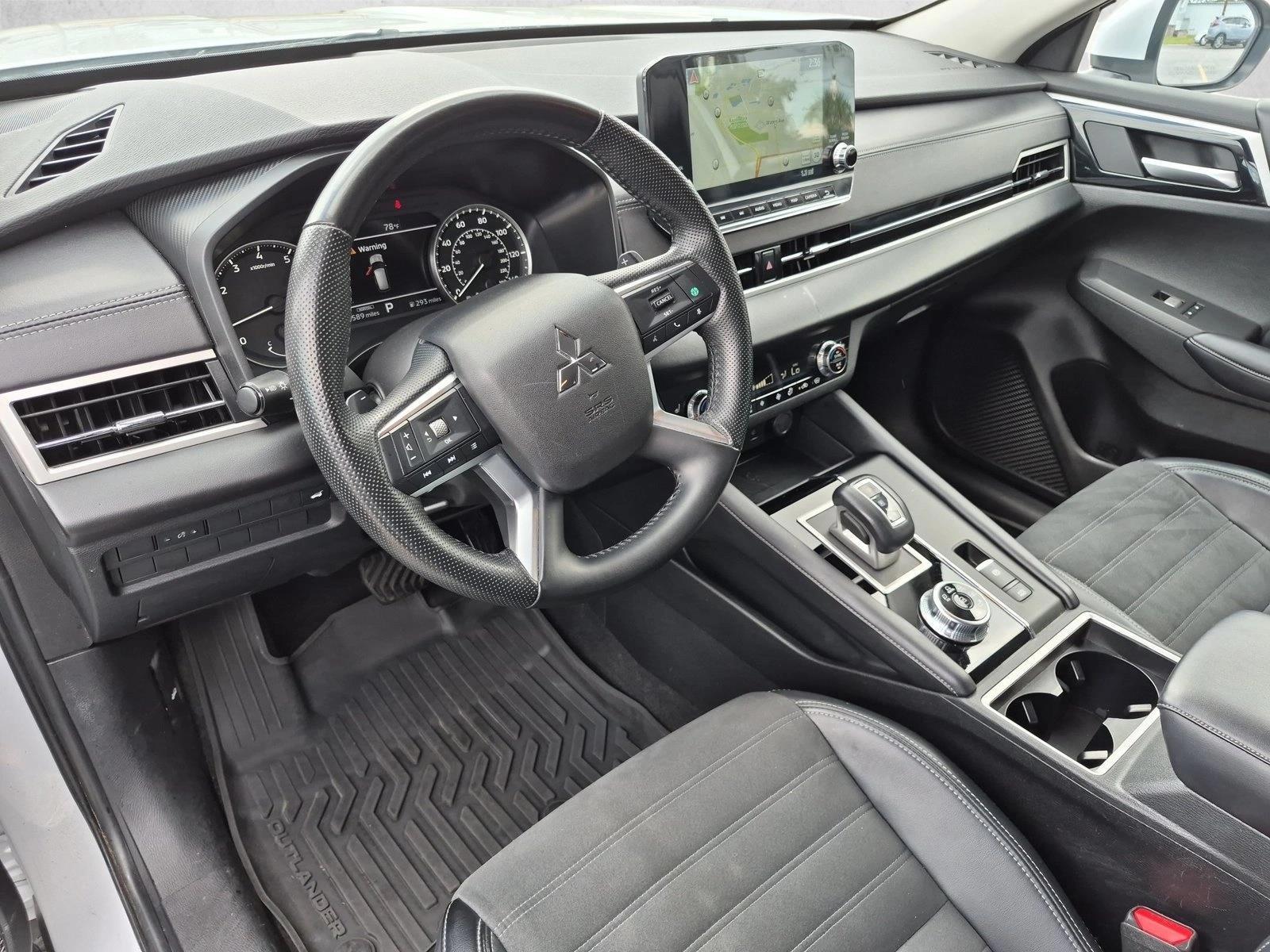 Thumbnail: 2024 Mitsubishi Outlander - 3