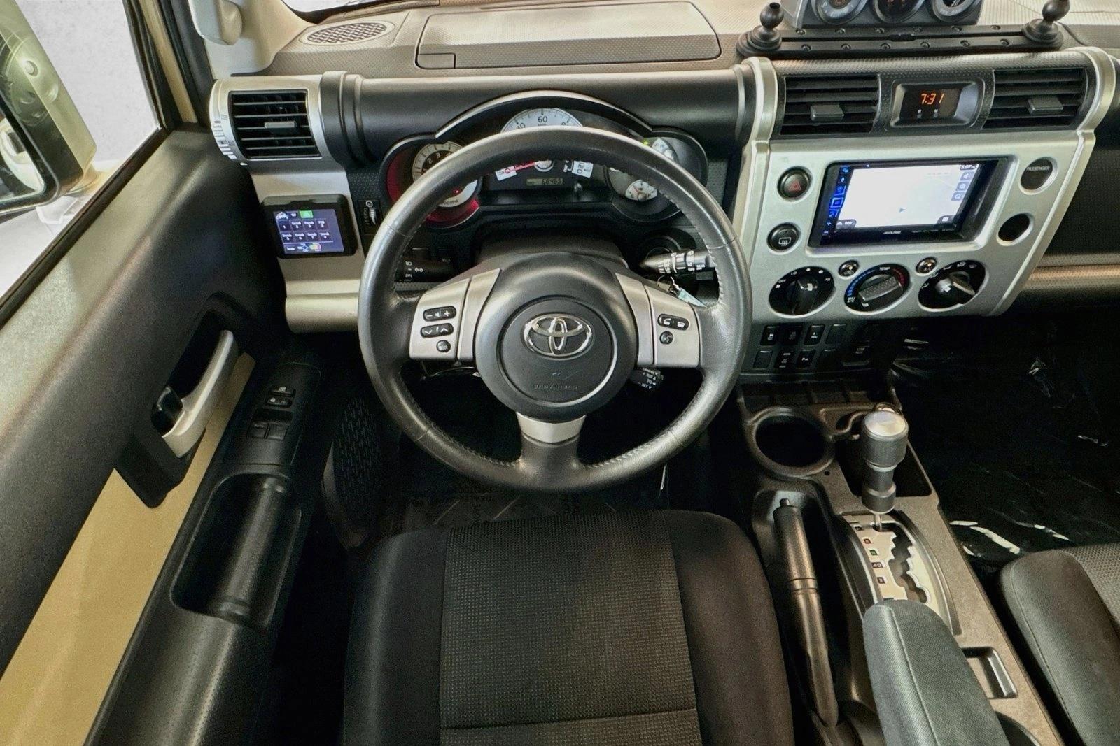 Thumbnail: 2014 Toyota FJ Cruiser - 3