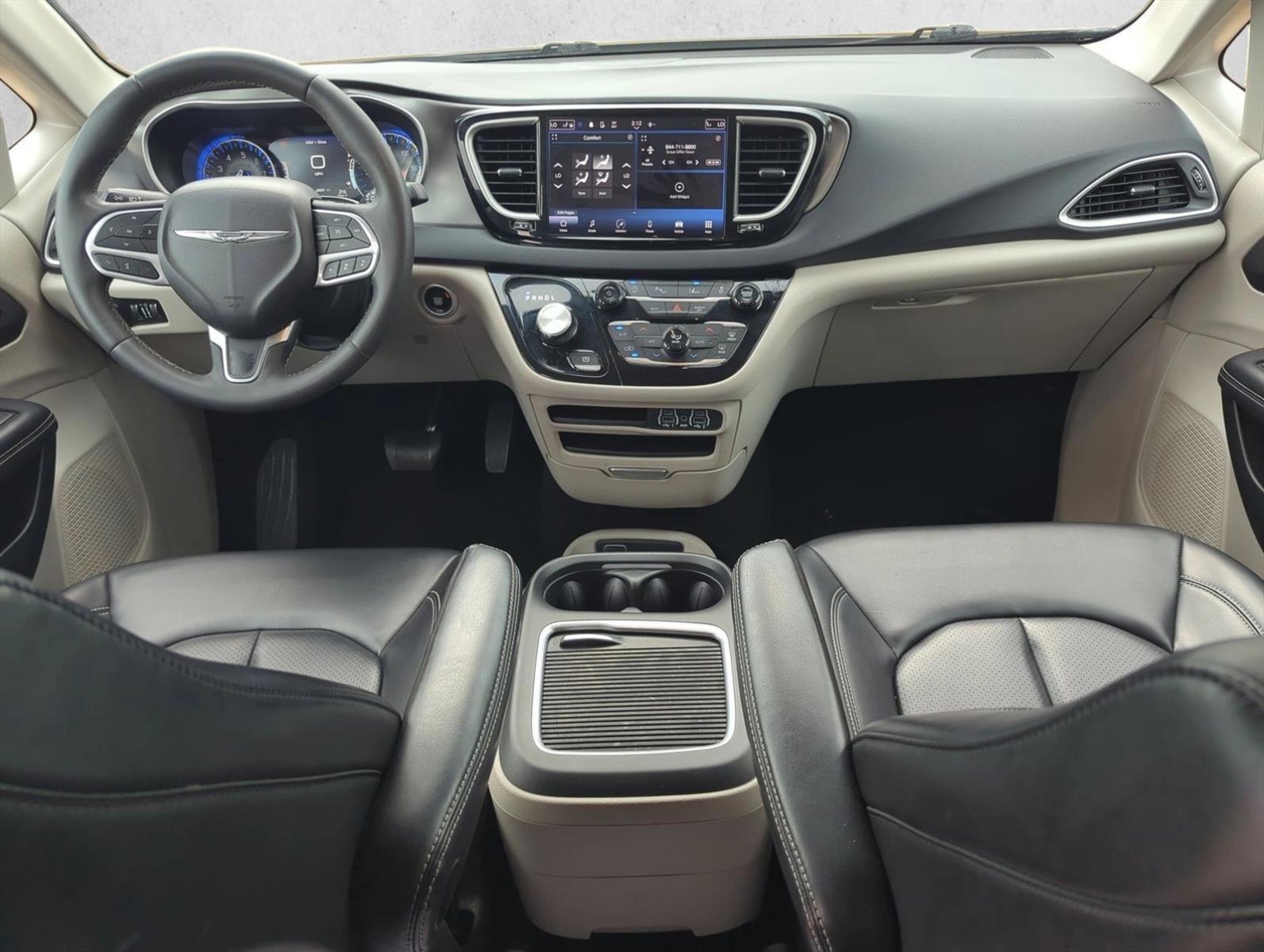 Thumbnail: 2023 Chrysler Pacifica - 3