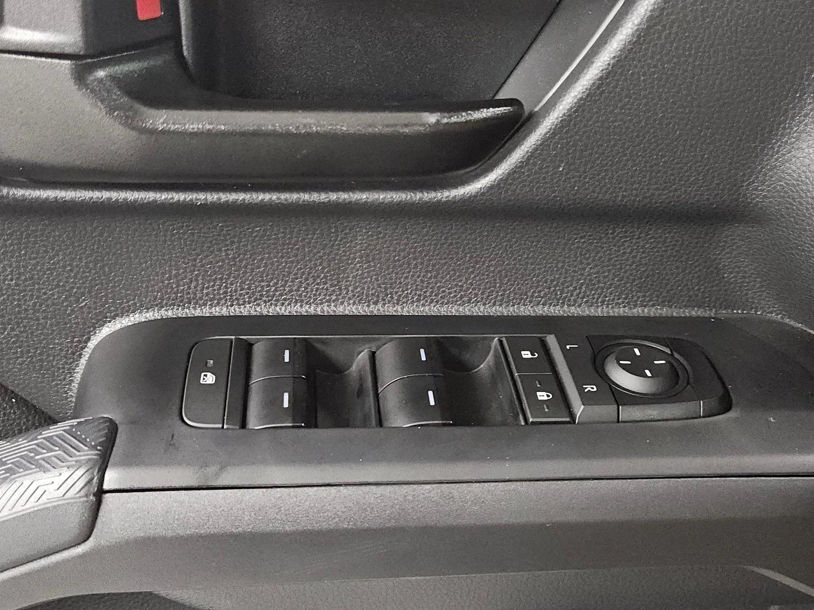 2025 Toyota Tacoma SR5 - Photo 8