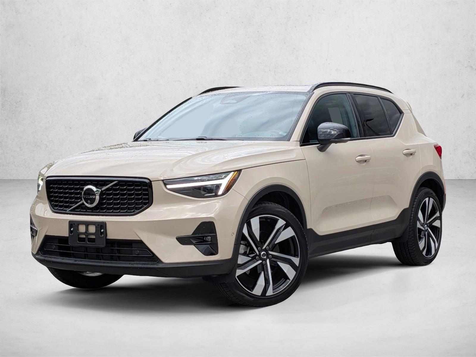 Thumbnail: 2025 Volvo XC40 - 1