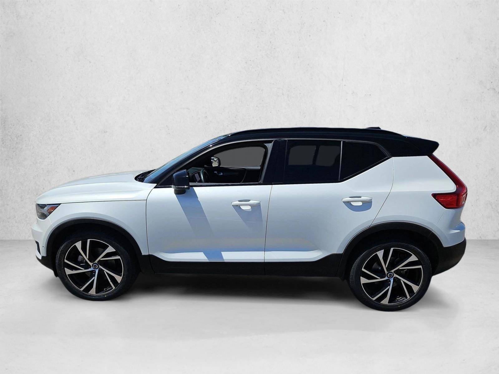 Thumbnail: 2019 Volvo XC40 - 2