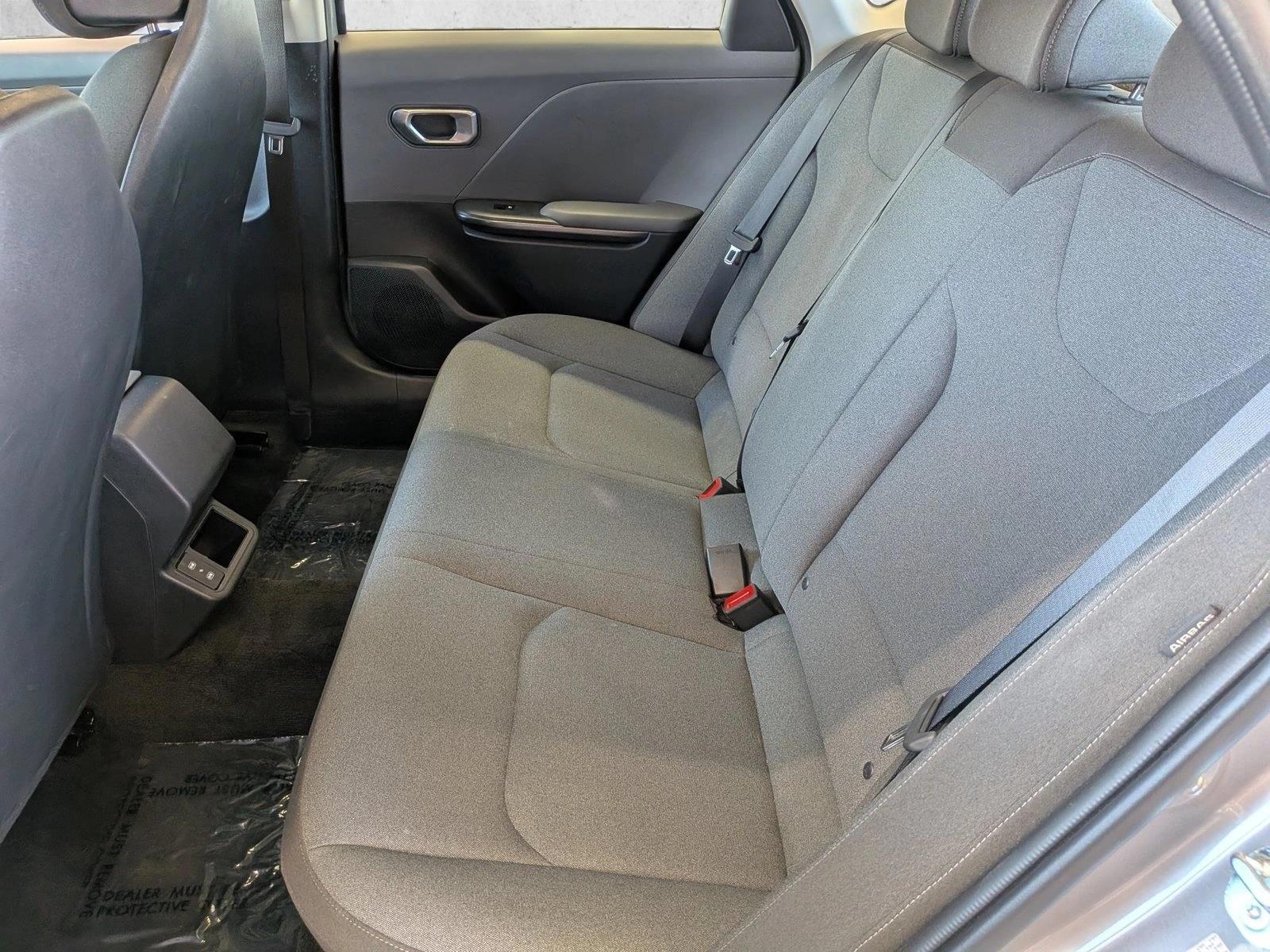 2025 Kia K4 LXS - Photo 24