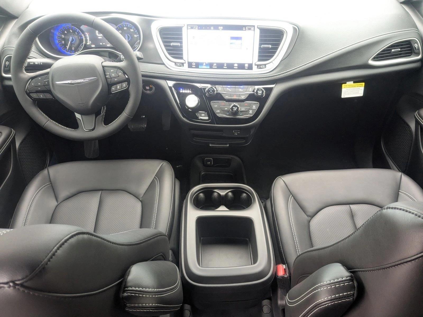 Thumbnail: 2026 Chrysler Pacifica - 3