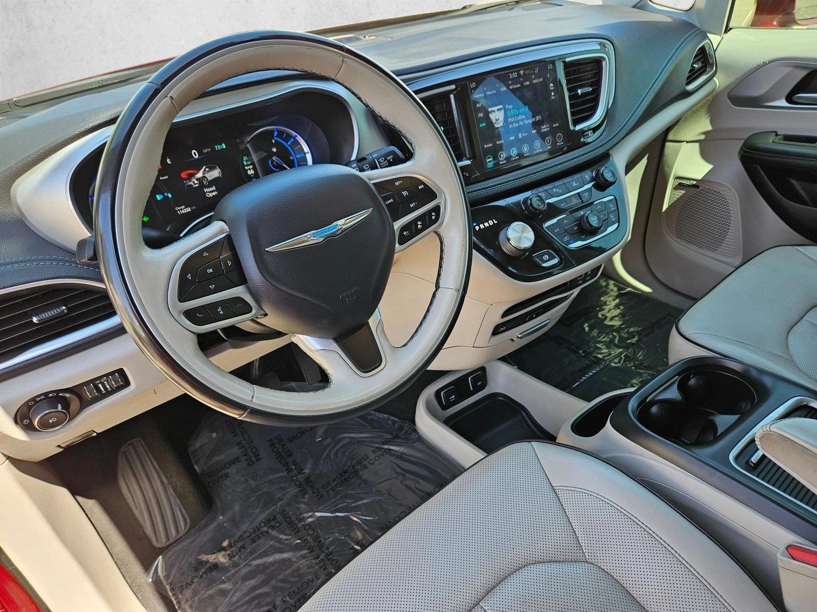 Thumbnail: 2018 Chrysler Pacifica - 3