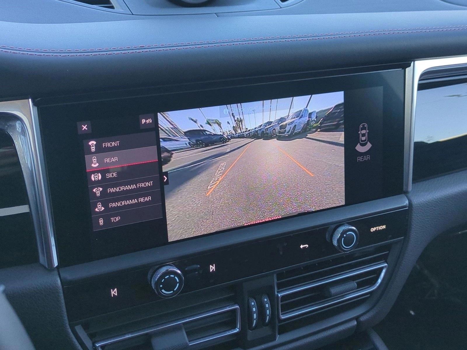 2025 Porsche Macan T - Photo 14