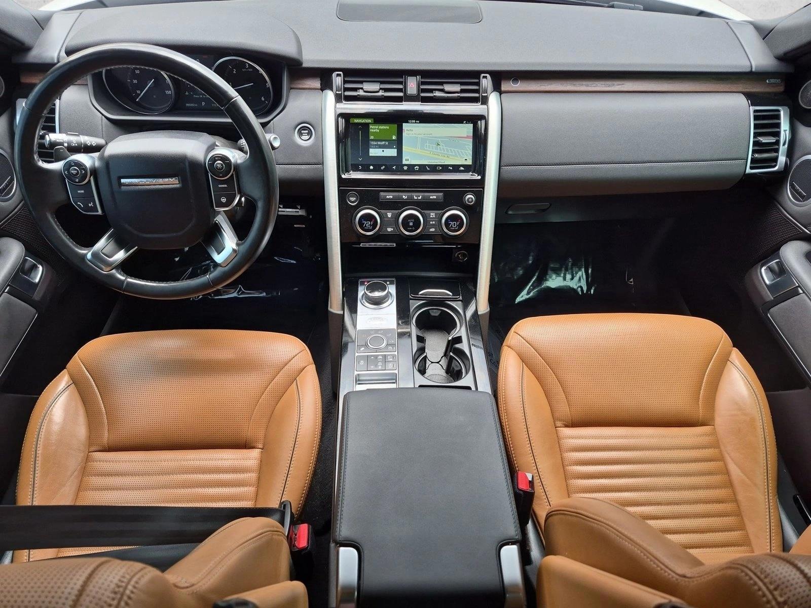 Thumbnail: 2017 Land Rover Discovery - 3