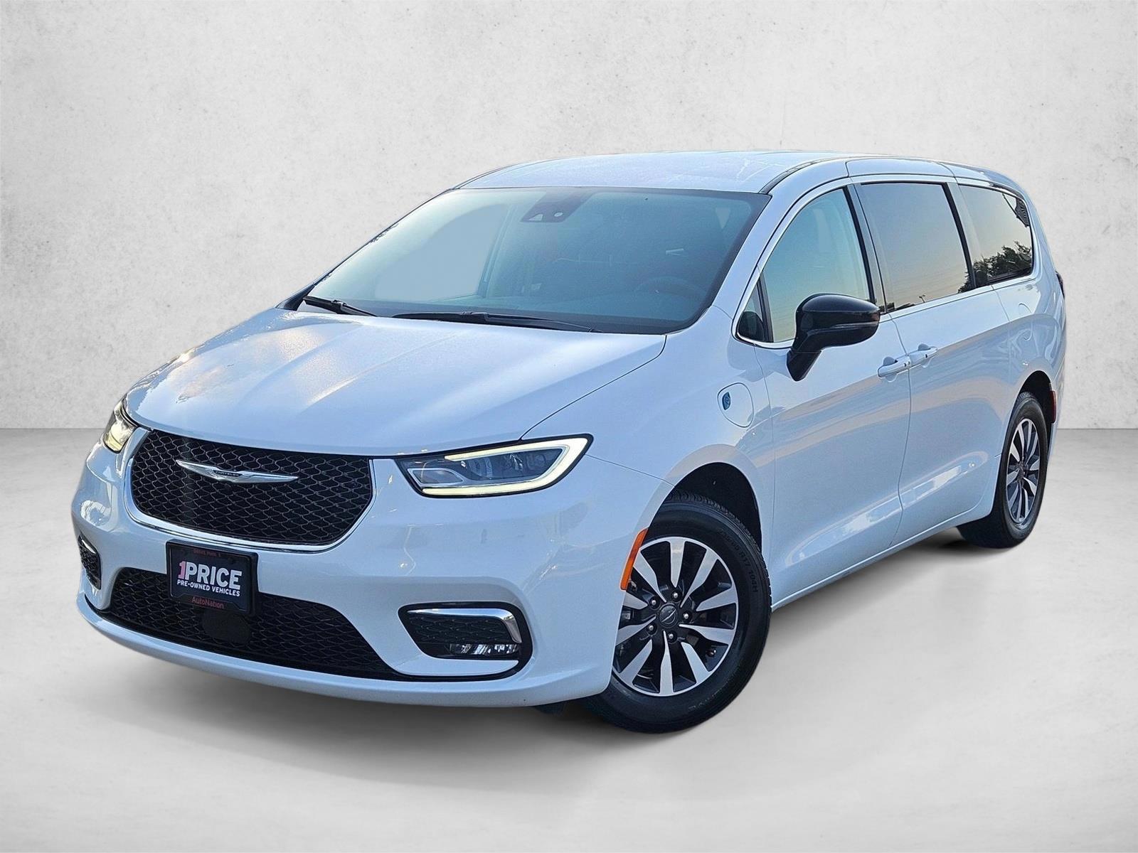 Thumbnail: 2023 Chrysler Pacifica - 1