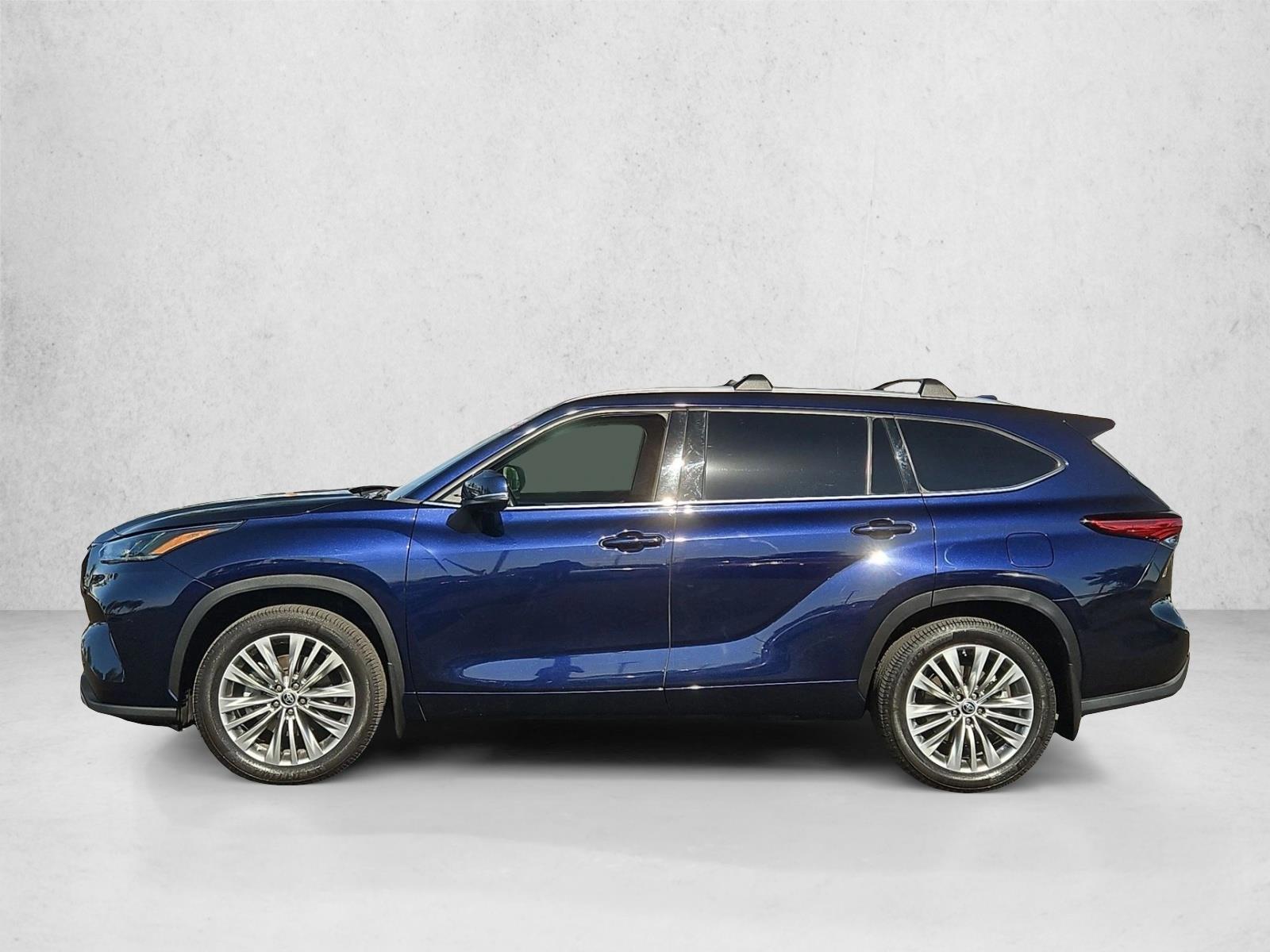 Thumbnail: 2023 Toyota Highlander - 2