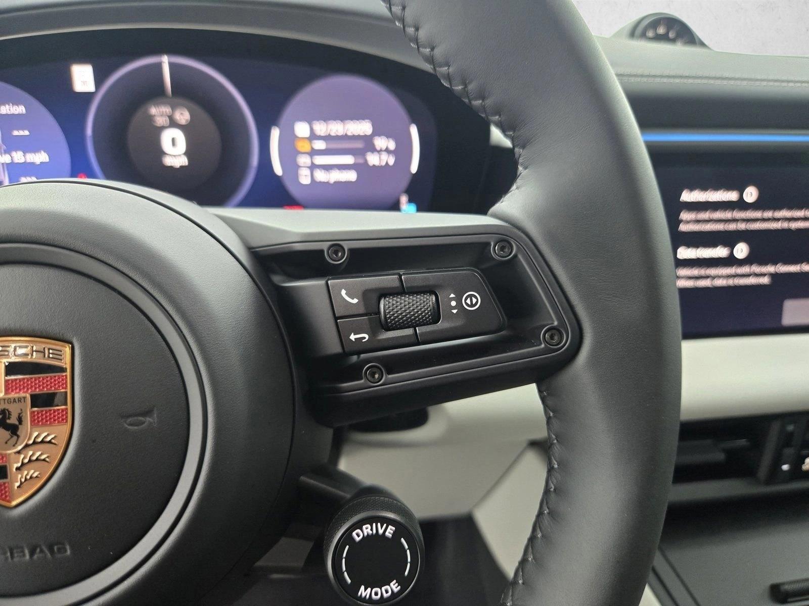 2025 Porsche Macan S - Photo 21