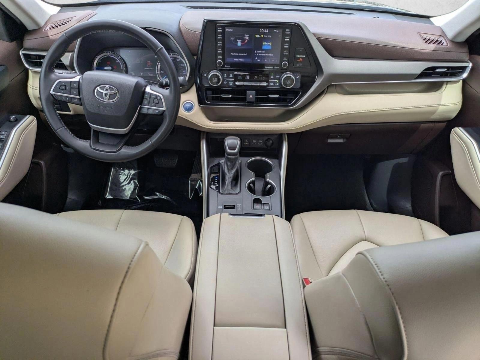 Thumbnail: 2022 Toyota Highlander - 4