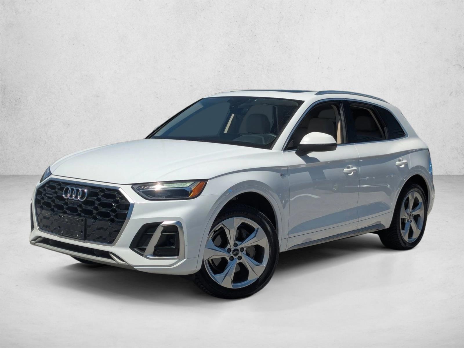 2022 Audi Q5 45 Premium Plus's photo