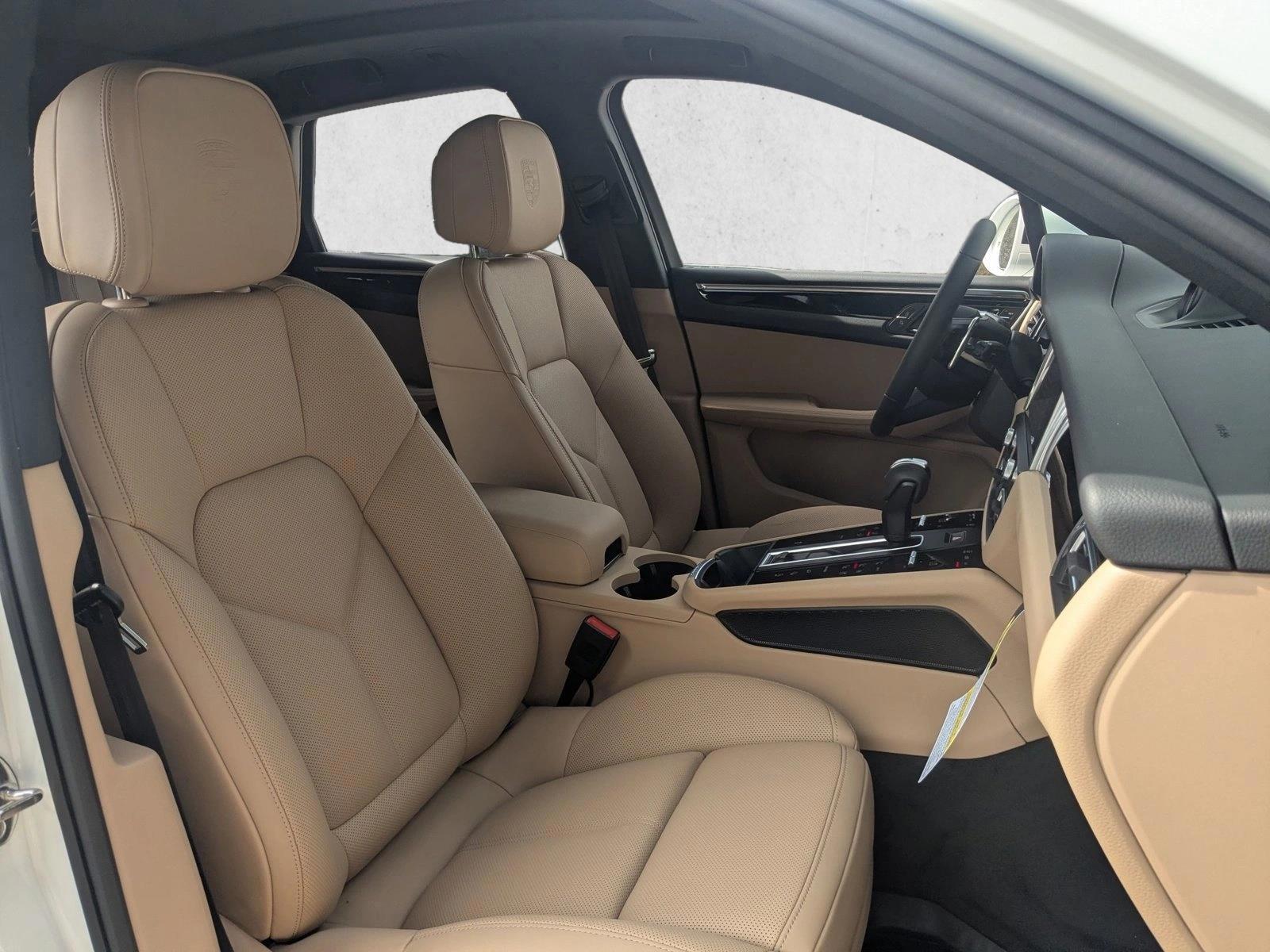 2026 Porsche Macan T - Photo 26