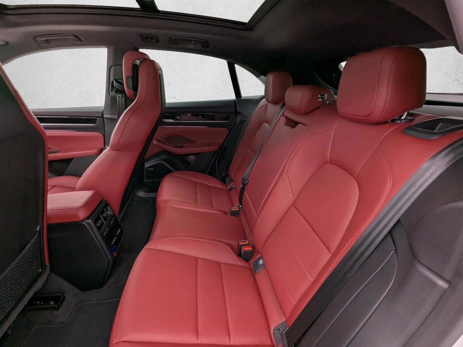 2025 Porsche Macan Base - Photo 21