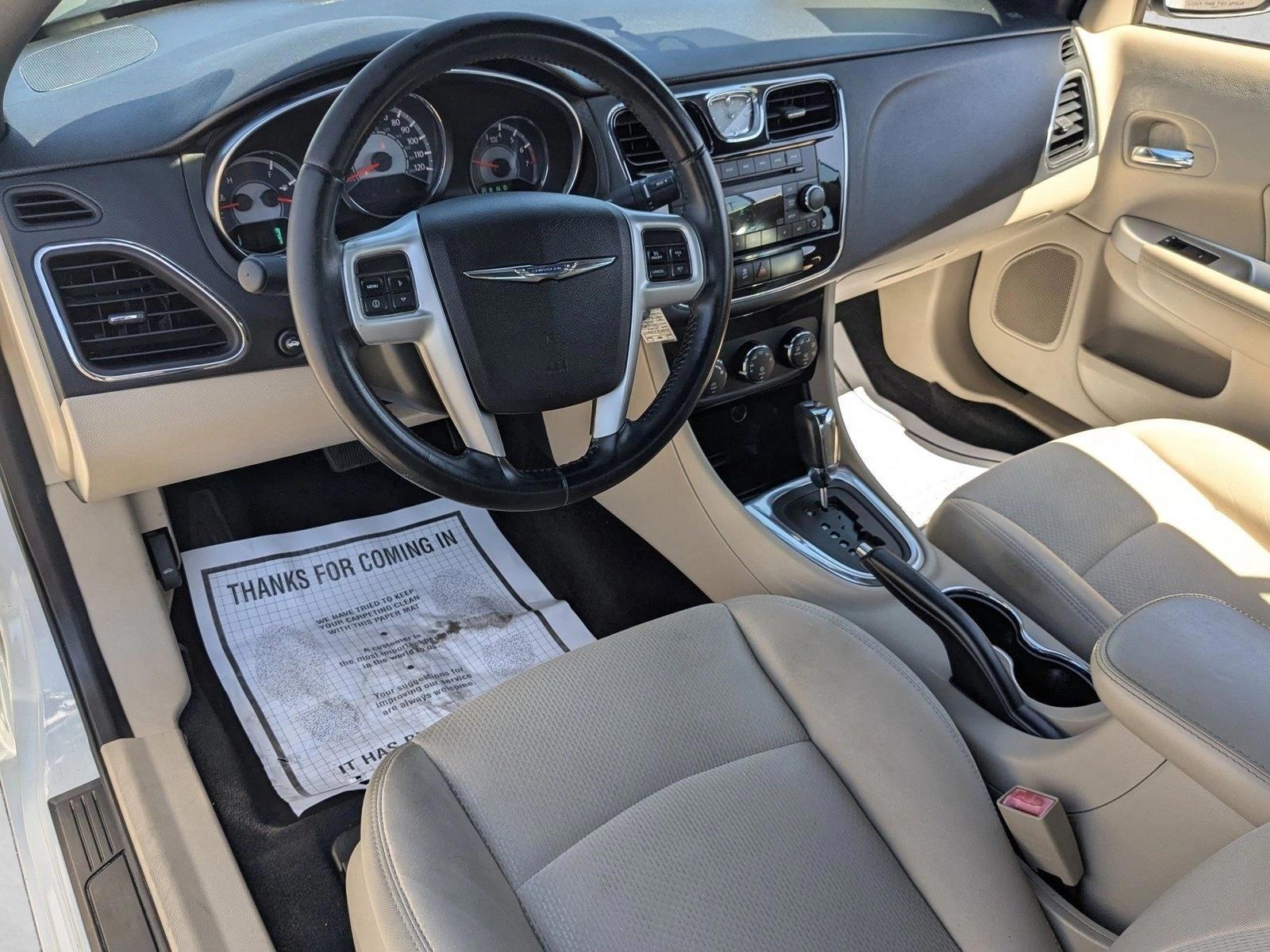 Thumbnail: 2014 Chrysler 200 - 3