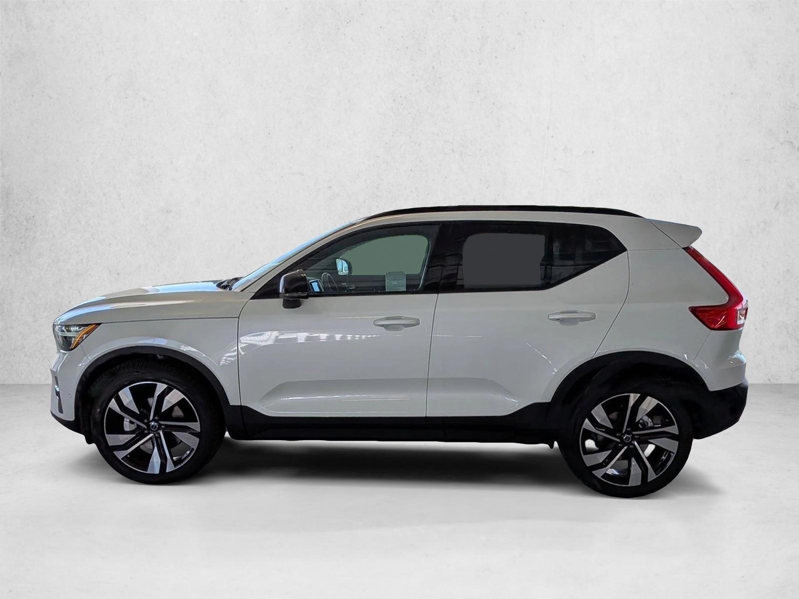 Thumbnail: 2026 Volvo XC40 - 2