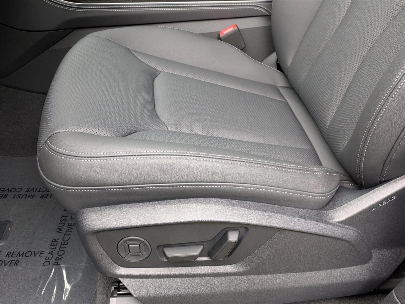 Thumbnail: 2026 Audi Q8 - 4