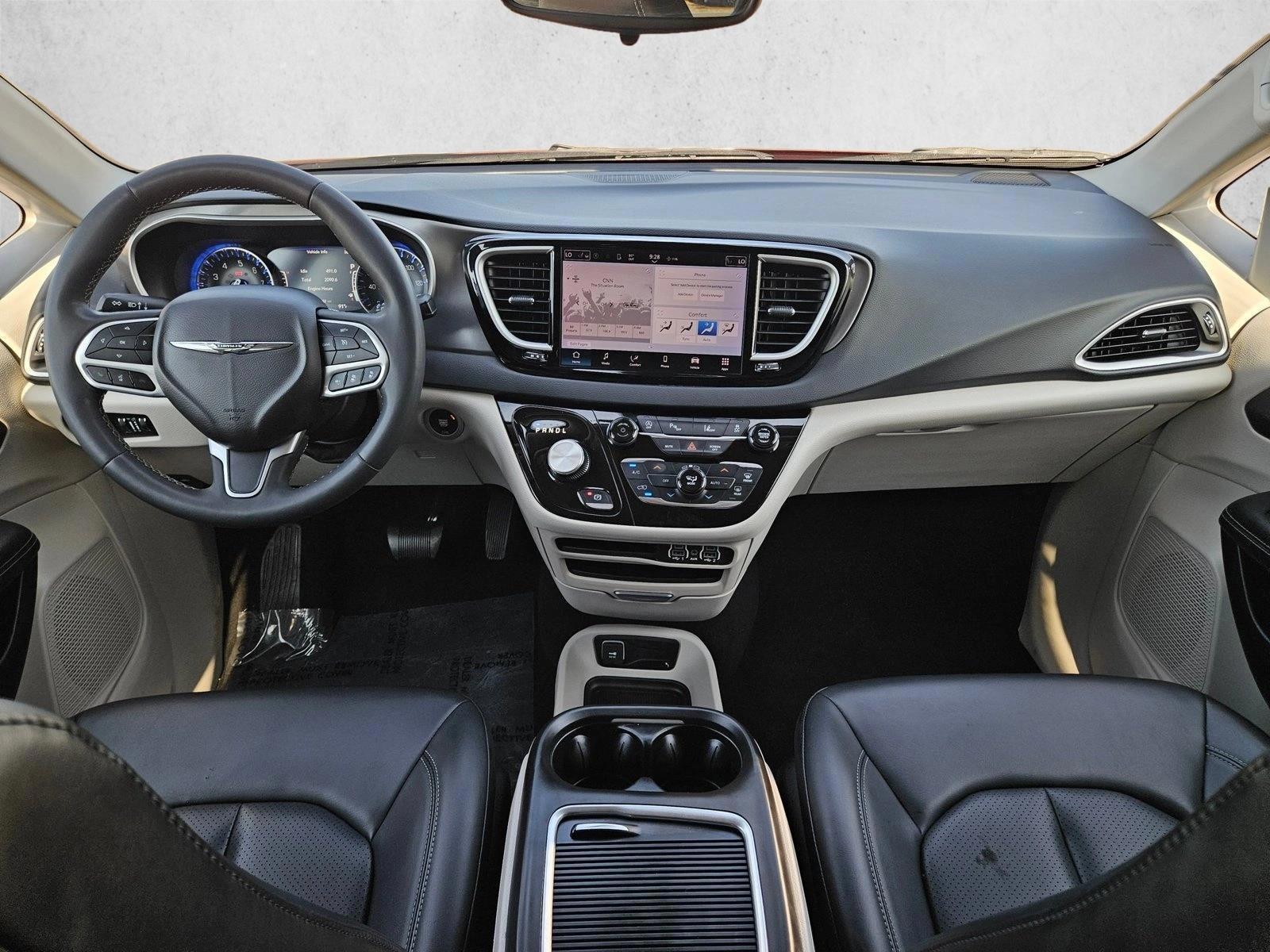 Thumbnail: 2023 Chrysler Pacifica - 3