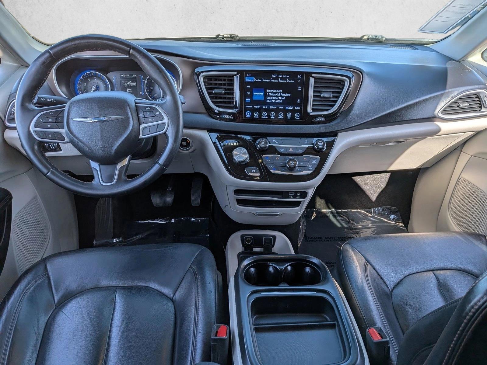 Thumbnail: 2017 Chrysler Pacifica - 3