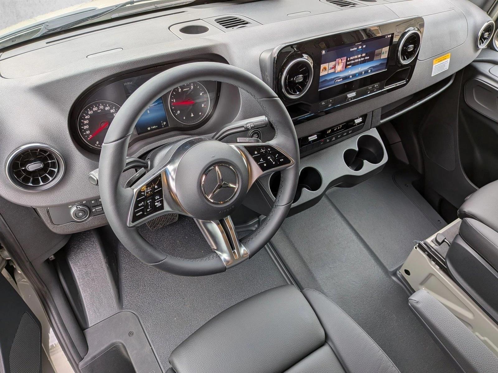 Thumbnail: 2026 Mercedes-Benz Sprinter - 3