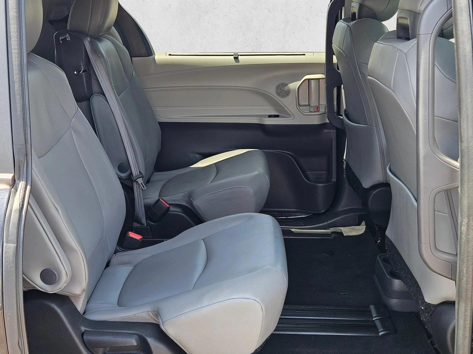 2023 Toyota Sienna XLE - Photo 20