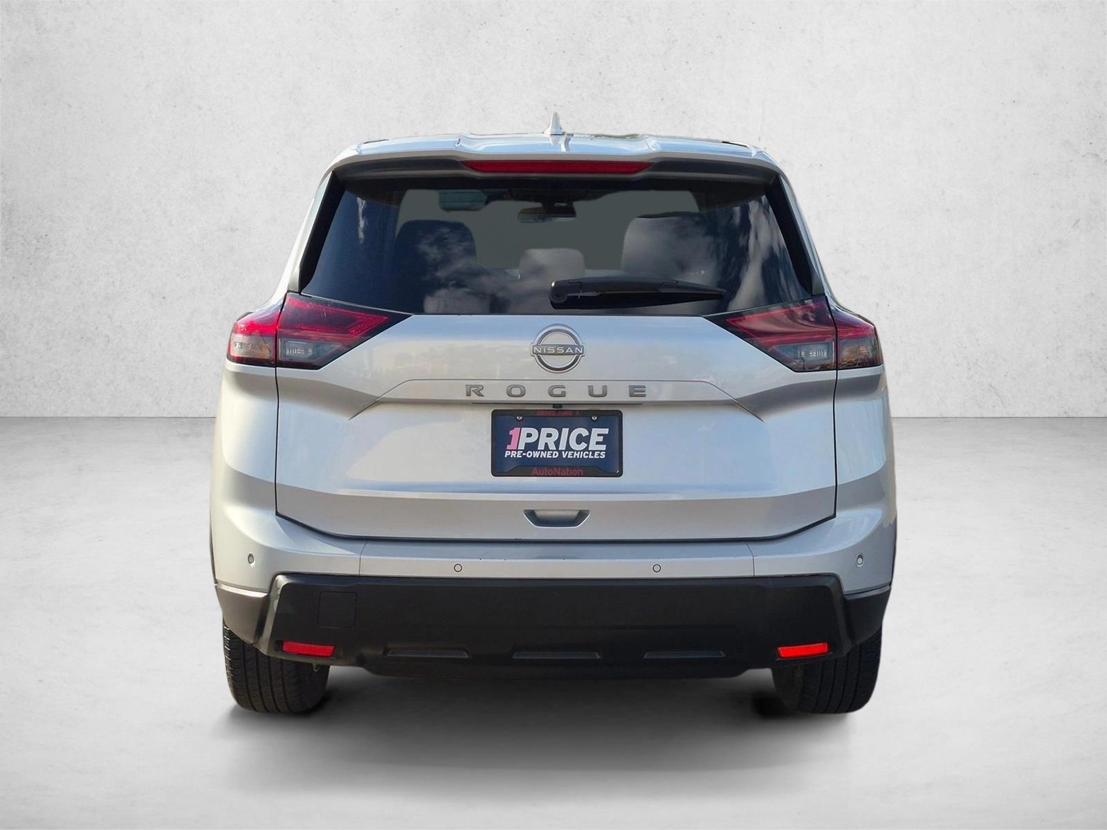 2025 Nissan Rogue SV - Photo 8