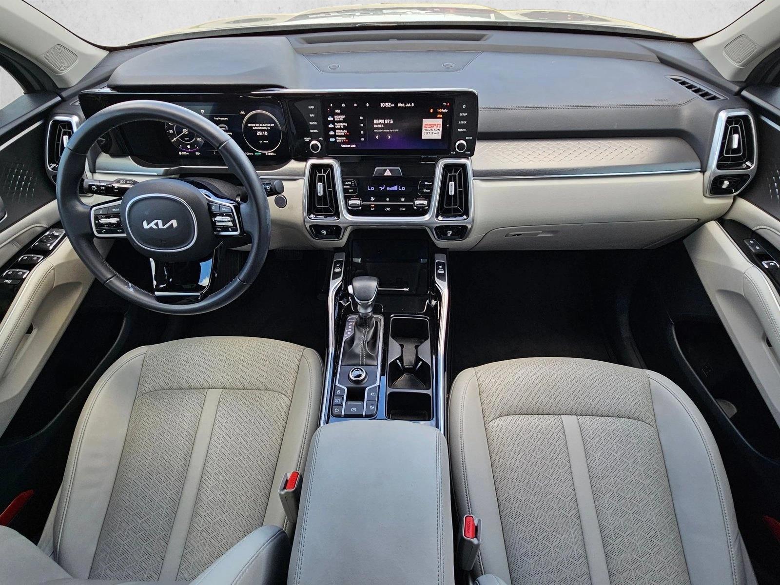 Thumbnail: 2023 Kia Sorento - 4