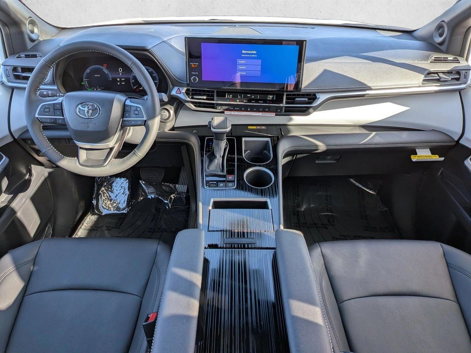 Thumbnail: 2026 Toyota Sienna - 3