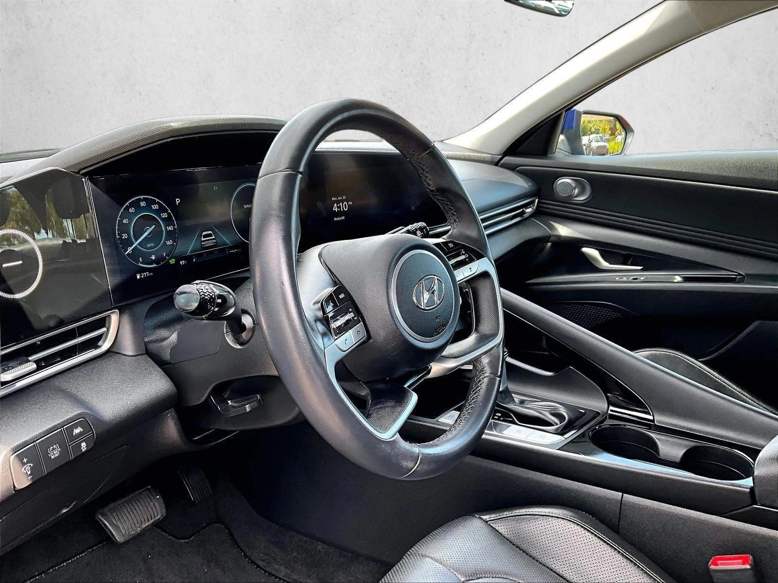 2023 Hyundai Elantra Limited - Photo 13