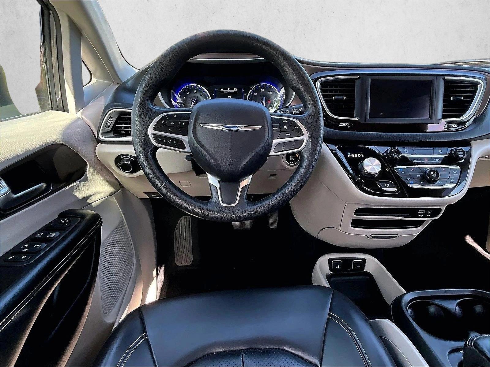 Thumbnail: 2020 Chrysler Voyager - 3