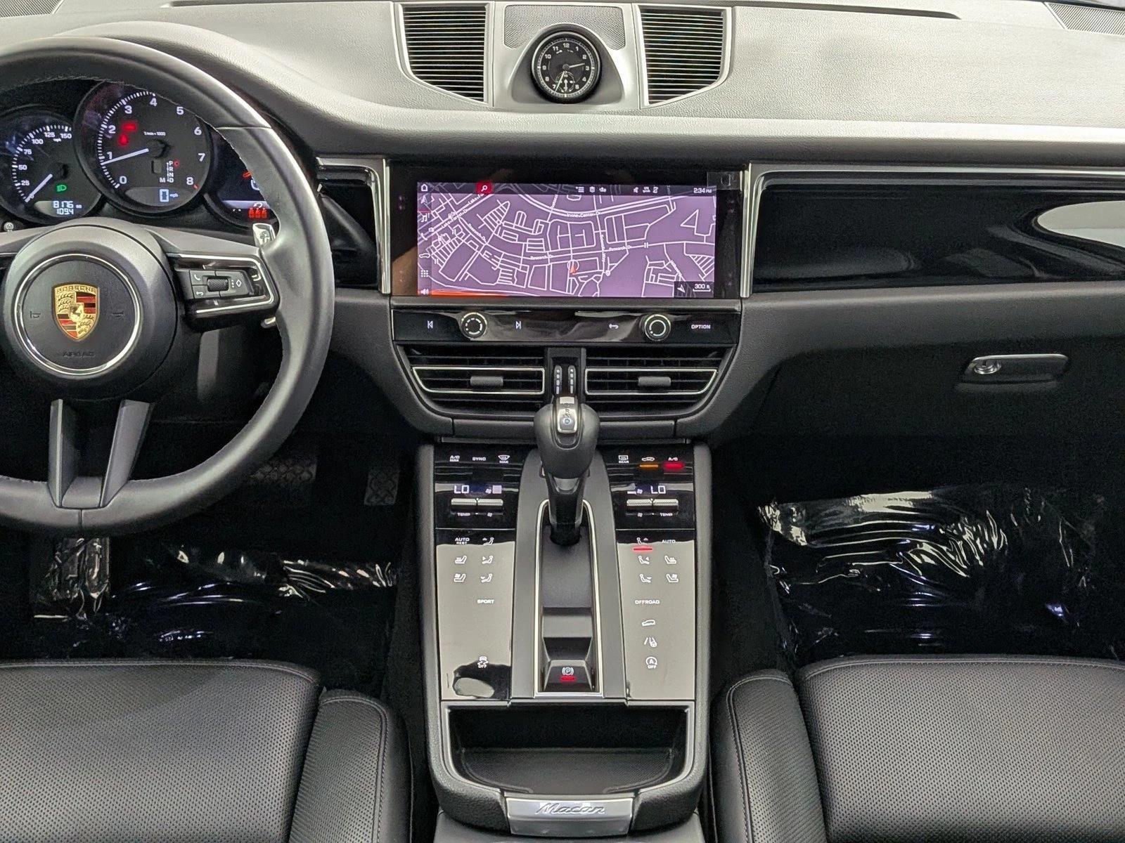 Thumbnail: 2026 Porsche Macan - 4